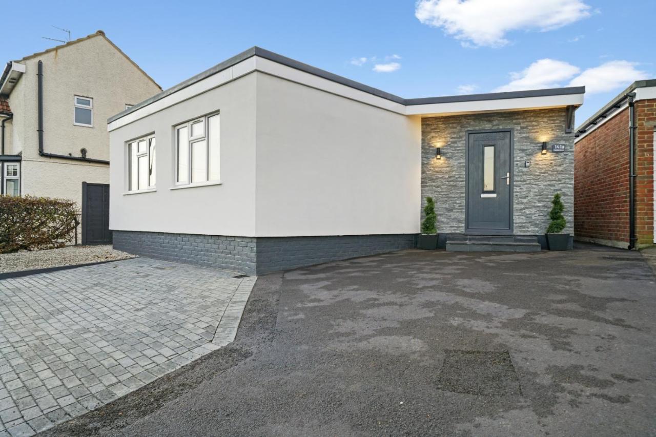 Modern Bungalow In Maidstone Sleeps 5 With Free Parking Exterior foto